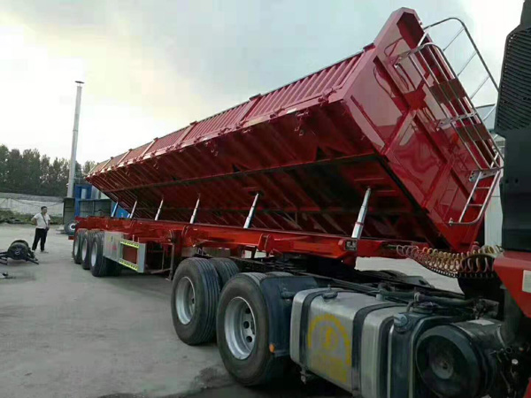 側(cè)翻自卸半掛車